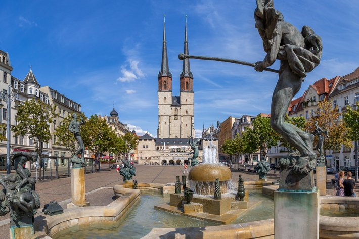 Hallmarkt mit Göbelbrunnen