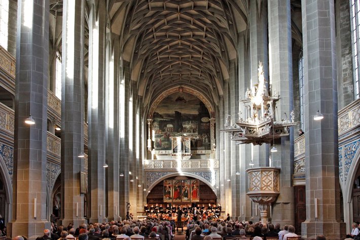5_Start am Reformationstag für zwei touristische Kirchenführungen mit Luthermasken- und Marktkirchen-Tour